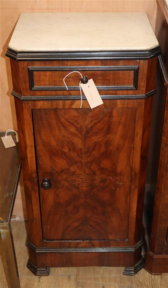 A figured walnut bedside cabinet W.40cm